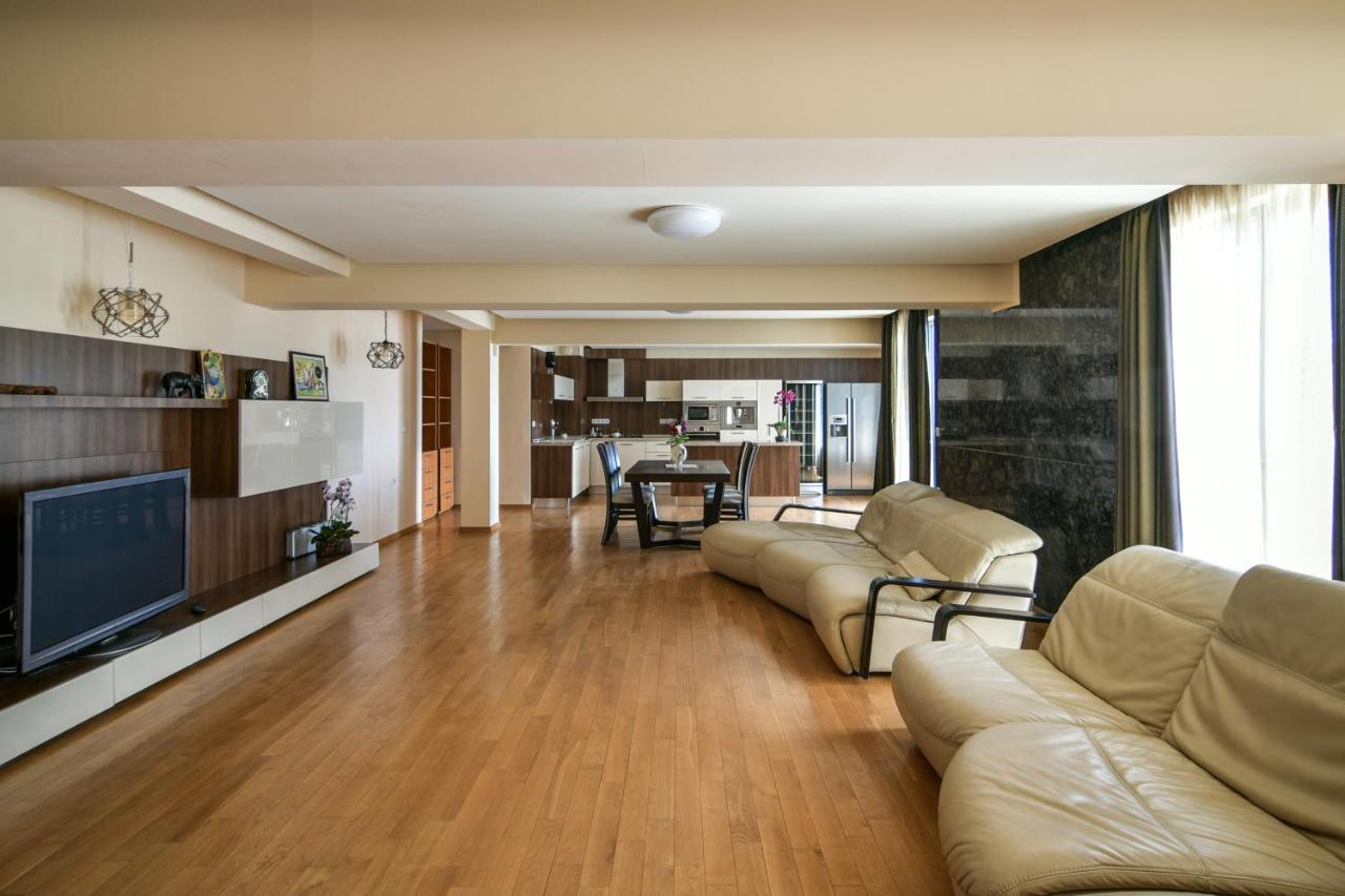 Central Flat With Monster Living Room Varna Exterior photo
