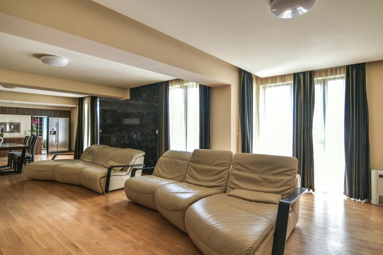 Central Flat With Monster Living Room Varna Exterior photo