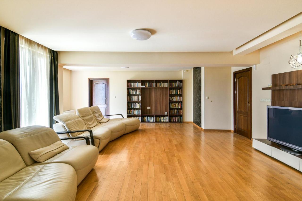 Central Flat With Monster Living Room Varna Exterior photo