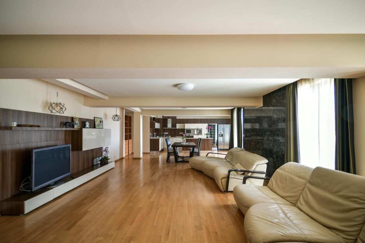 Central Flat With Monster Living Room Varna Exterior photo
